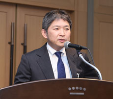 写真：第36回 表彰・贈呈式より──コーセーコスメトロジー奨励賞 石田竜弘 徳島大学大学院医歯薬学研究部（薬学系）教授